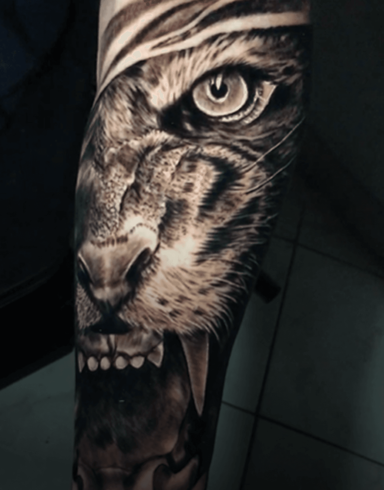 REALISMO tattoo